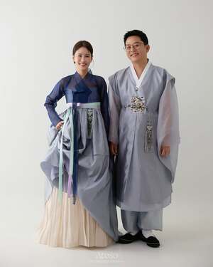 【フォト】キム・ジュノ＆キム・ジミン「さすがお笑いカップル」ユーモラスなウエディング写真公開