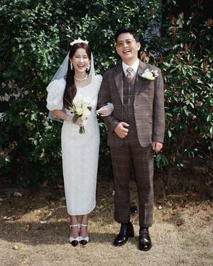 【フォト】キム・ジュノ＆キム・ジミン「さすがお笑いカップル」ユーモラスなウエディング写真公開