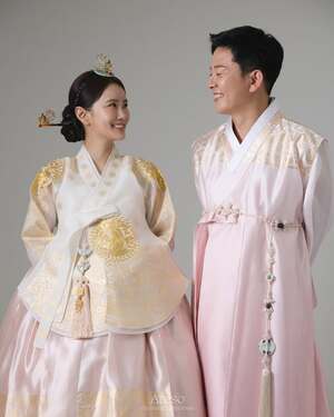 【フォト】キム・ジュノ＆キム・ジミン「さすがお笑いカップル」ユーモラスなウエディング写真公開