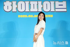 【フォト】ポーズを取る『ハイファイブ』のキャストたち