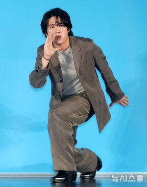 【フォト】ポーズを取る『ハイファイブ』のキャストたち