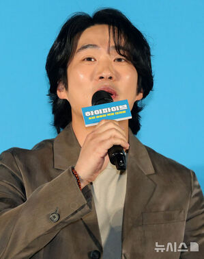 【フォト】ポーズを取る『ハイファイブ』のキャストたち