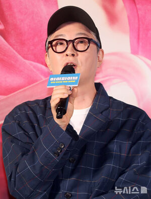 【フォト】ポーズを取る『ハイファイブ』のキャストたち