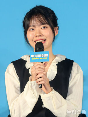 【フォト】ポーズを取る『ハイファイブ』のキャストたち