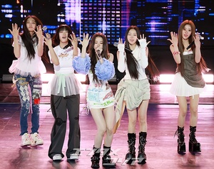 【フォト】MEOVV、パフォーマンスでステージを圧倒