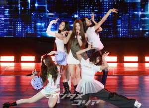 【フォト】MEOVV、パフォーマンスでステージを圧倒