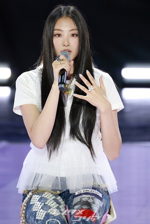 【フォト】5人5色MEOVV、1st EPリリース…はつらつとしたフォトタイム