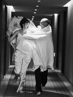 【フォト】幸せいっぱいのチェ・ヨジン＆キム・ジェウク、クールなウエディング写真公開