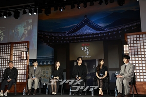 【フォト】イ・ジェウク＆チョ・ボア＆オム・ジウォンら、『呑金』制作発表会に出席したキャストたち