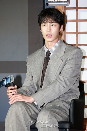 【フォト】イ・ジェウク＆チョ・ボア＆オム・ジウォンら、『呑金』制作発表会に出席したキャストたち