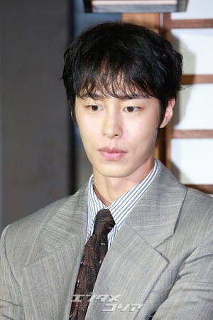 【フォト】イ・ジェウク＆チョ・ボア＆オム・ジウォンら、『呑金』制作発表会に出席したキャストたち