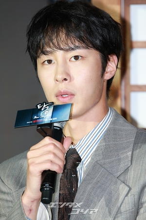 【フォト】イ・ジェウク＆チョ・ボア＆オム・ジウォンら、『呑金』制作発表会に出席したキャストたち