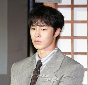 【フォト】イ・ジェウク＆チョ・ボア＆オム・ジウォンら、『呑金』制作発表会に出席したキャストたち