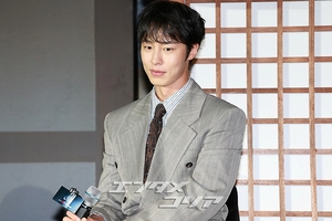 【フォト】イ・ジェウク＆チョ・ボア＆オム・ジウォンら、『呑金』制作発表会に出席したキャストたち