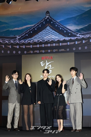 【フォト】イ・ジェウク＆チョ・ボア＆オム・ジウォンら、『呑金』制作発表会に出席したキャストたち