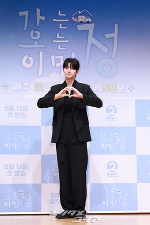 【フォト】バラエティー初挑戦のキム・ジェウォン、モデルのようなスタイルに視線集中