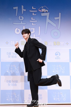 【フォト】バラエティー初挑戦のキム・ジェウォン、モデルのようなスタイルに視線集中