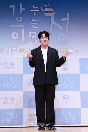 【フォト】キム・ジョンヒョン、バラエティー出演でイメチェン