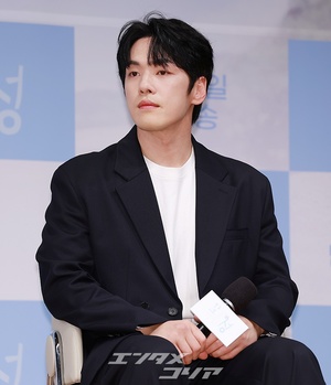 【フォト】ポーズを取る『行く情来る情イ・ミンジョン』の出演者たち