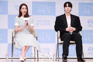 【フォト】ポーズを取る『行く情来る情イ・ミンジョン』の出演者たち