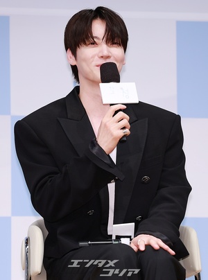 【フォト】ポーズを取る『行く情来る情イ・ミンジョン』の出演者たち