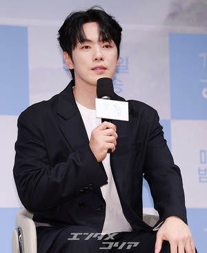 【フォト】ポーズを取る『行く情来る情イ・ミンジョン』の出演者たち