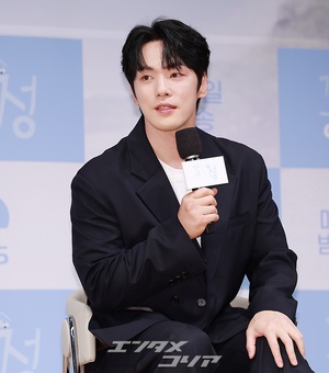 【フォト】ポーズを取る『行く情来る情イ・ミンジョン』の出演者たち