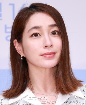 【フォト】ポーズを取る『行く情来る情イ・ミンジョン』の出演者たち