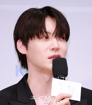 【フォト】ポーズを取る『行く情来る情イ・ミンジョン』の出演者たち