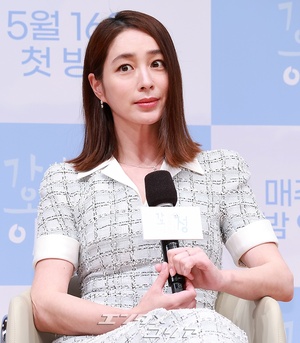 【フォト】ポーズを取る『行く情来る情イ・ミンジョン』の出演者たち