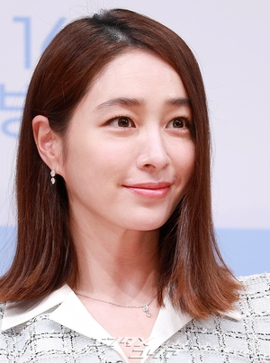 【フォト】ポーズを取る『行く情来る情イ・ミンジョン』の出演者たち