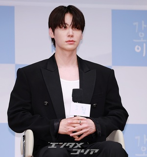 【フォト】ポーズを取る『行く情来る情イ・ミンジョン』の出演者たち