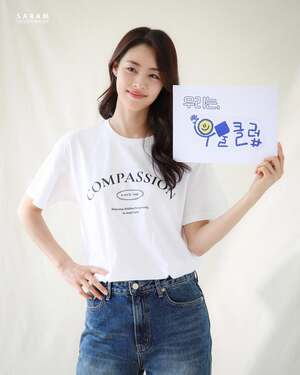 イ・ヨニ、本当に1児のママ? 白Tシャツ&ジーンズ姿で清純な美しさ