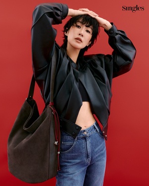 【フォト】ホン・ジンギョン、COURONNEのバッグを手にスタイリッシュなセンスアピール