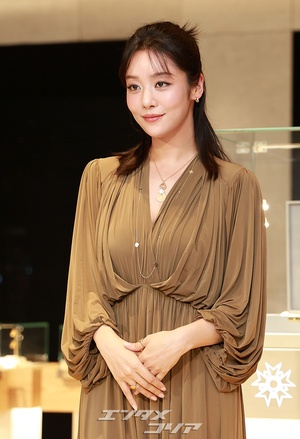 【フォト】チャ・ジュヨン、ギリシャの女神のよう…マキシワンピ姿が上品