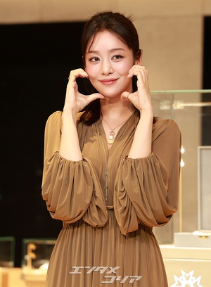 【フォト】チャ・ジュヨン、ギリシャの女神のよう…マキシワンピ姿が上品