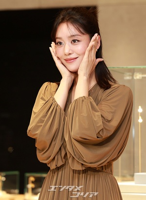 【フォト】チャ・ジュヨン、ギリシャの女神のよう…マキシワンピ姿が上品