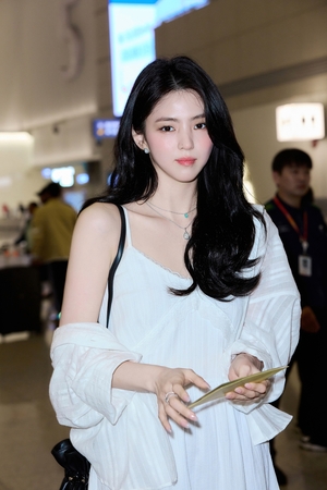 【フォト】ハン・ソヒ　カンヌ国際映画祭出席のため出発…清純ワンピース・コーデ