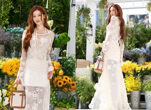 TWICEサナ パンチングニット・ツーピースで清純×魅惑の美しさ