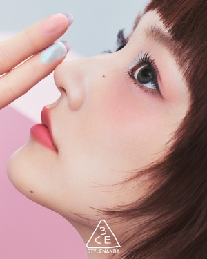 【フォト】KiiiKiiiジユ、コスメブランドのイメキャラに…個性的な魅力アピール