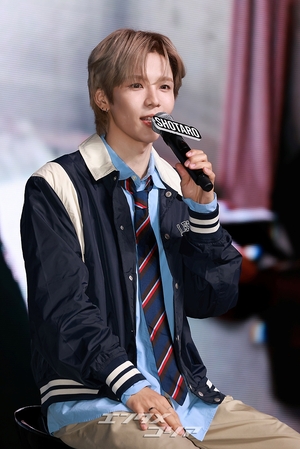 【フォト】RIIZEショウタロウ、和やかなビジュアル