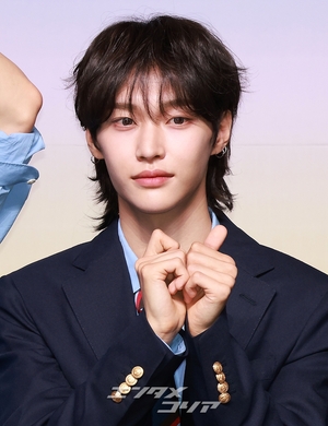 【フォト】胸がキュンとなるRIIZEウォンビンの眼差し