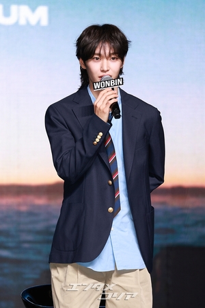 【フォト】胸がキュンとなるRIIZEウォンビンの眼差し