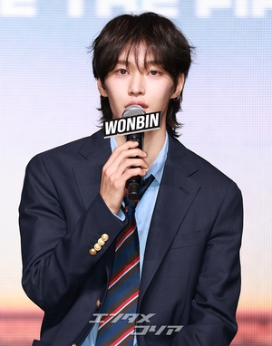 【フォト】胸がキュンとなるRIIZEウォンビンの眼差し