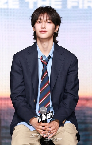 【フォト】胸がキュンとなるRIIZEウォンビンの眼差し