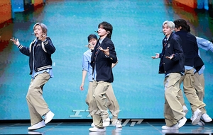 【フォト】RIIZE、ミュージカルのようなステージ