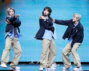 【フォト】RIIZE、ミュージカルのようなステージ