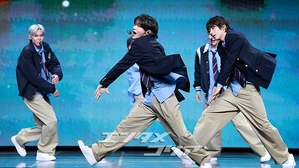 【フォト】RIIZE、ミュージカルのようなステージ