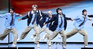 【フォト】RIIZE、ミュージカルのようなステージ