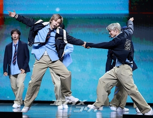 【フォト】RIIZE、ミュージカルのようなステージ